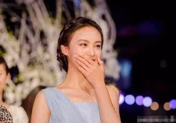 離婚後!聽說前夫娶「居家清潔員」我笑著去看熱鬧 婚禮現場「看到新娘」我淚灑當場!