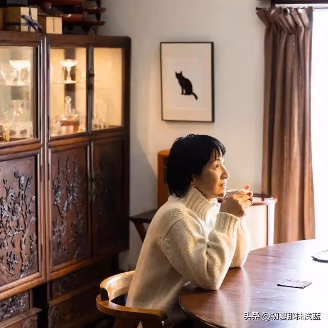 母親節，看到兒子送給親家母禮物，瞬間我覺得自己活成了一個笑話