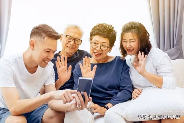 母親節，看到兒子送給親家母禮物，瞬間我覺得自己活成了一個笑話