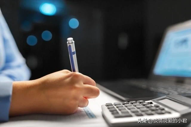 去兒子家做客，看到兒媳準備的新餐具，老人發誓：以後再也不來了