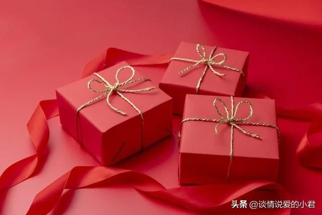 去兒子家做客，看到兒媳準備的新餐具，老人發誓：以後再也不來了