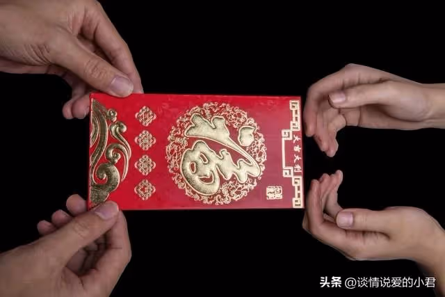 年終獎15萬，我想給親媽治病，老公說：錢要留著給我媽辦壽宴