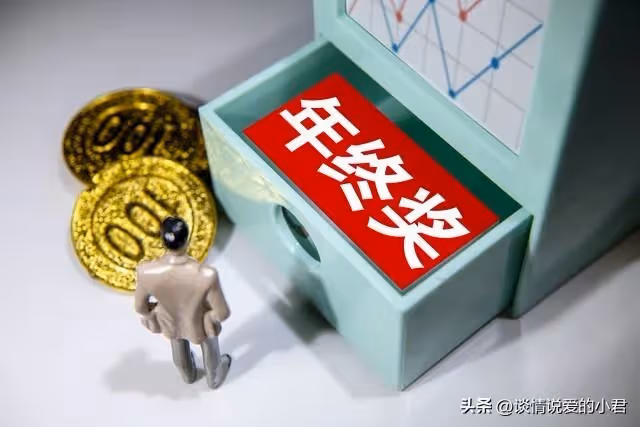 年終獎15萬，我想給親媽治病，老公說：錢要留著給我媽辦壽宴