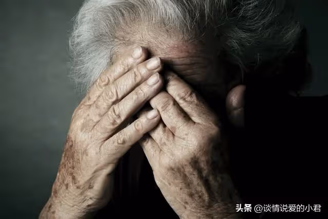 父親動手術急需錢，女兒女婿掏空積蓄相助，3年後父母10倍轉還