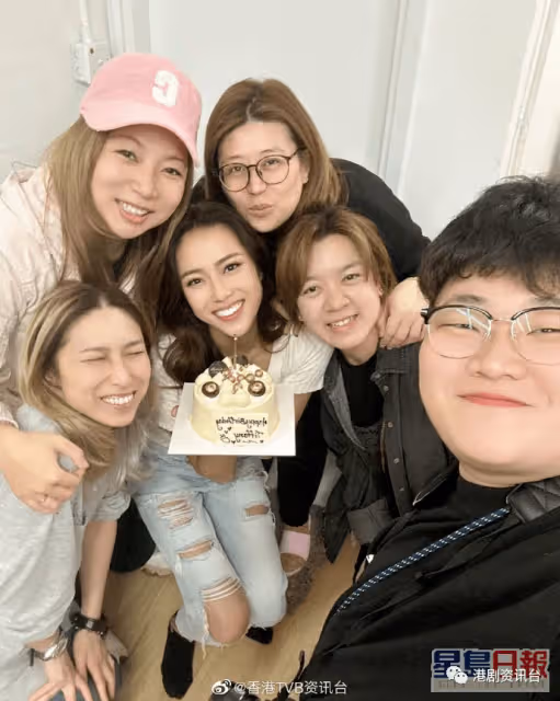TVB力捧小花26歲生日切蛋糕慶祝！同劇男主竟送「有骨提示」投訴？