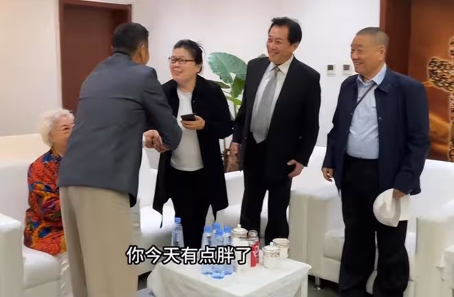 陳道明華表獎後台高情商表現:和屋內大咖握手,楊受成也笑臉相迎