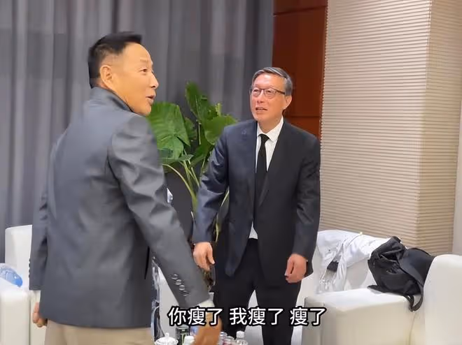 陳道明華表獎後台高情商表現:和屋內大咖握手,楊受成也笑臉相迎