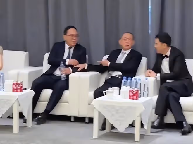陳道明華表獎後台高情商表現：和屋內大咖握手，楊受成也笑臉相迎