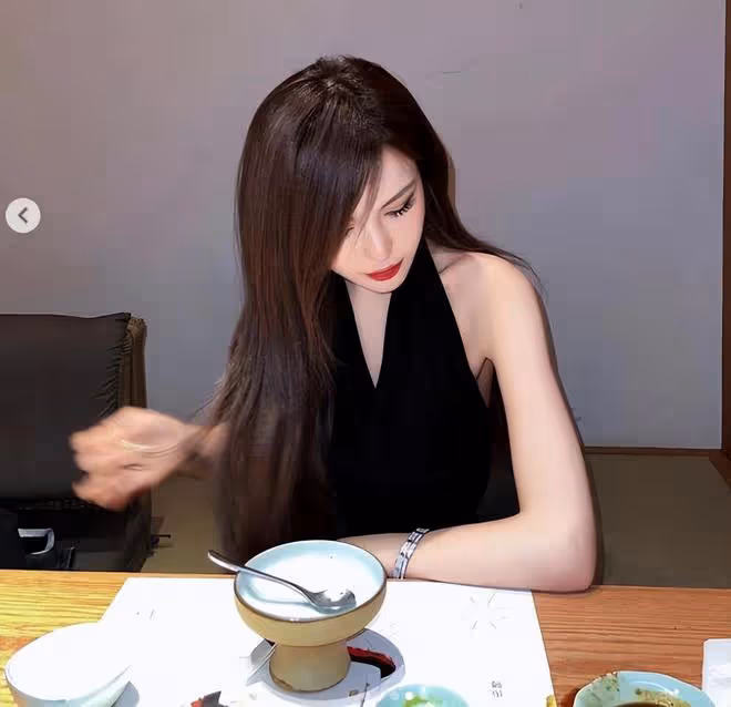 35歲周揚青換新風格,轉型為成功女性,手握百億做自己的富豪