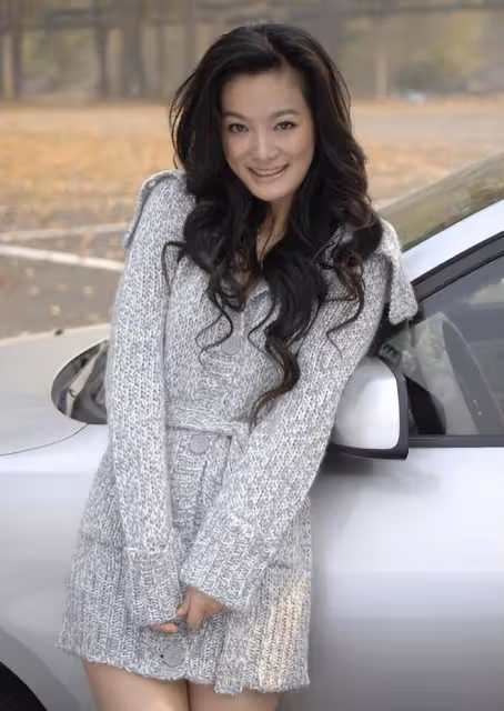 于震罕曬全家福!小13歲老婆貌美似少女,仨娃如複製粘貼神似爸