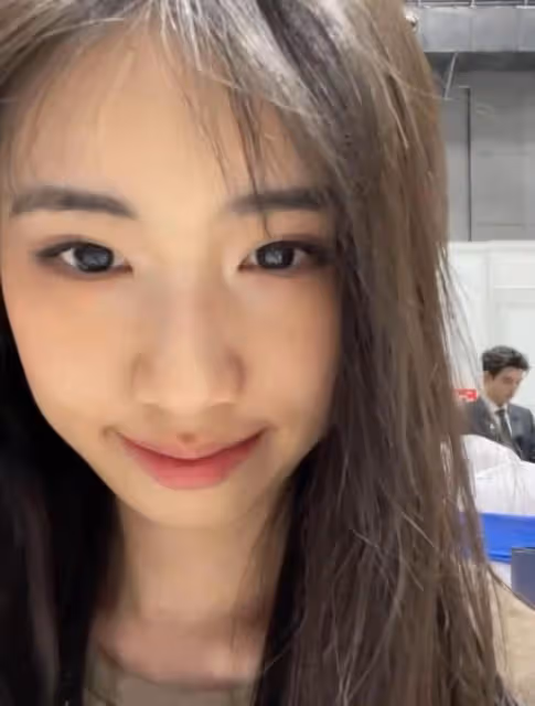 馮小剛一家三口罕露面!17歲養女顏值逆襲太驚艷,曾被曝是私生女