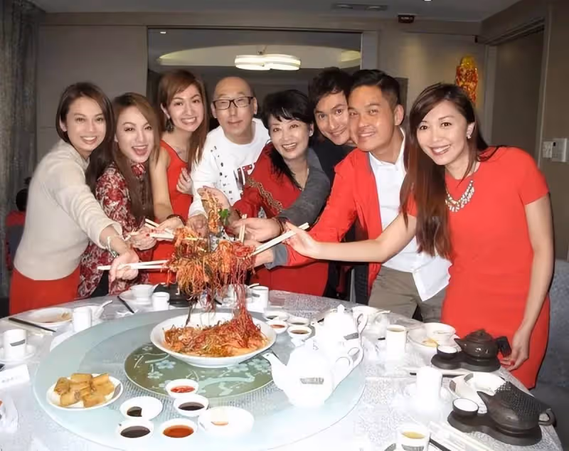 港星張學潤燒炭自盡!曾與周星馳郭富城合作,因經濟壓力大想不開
