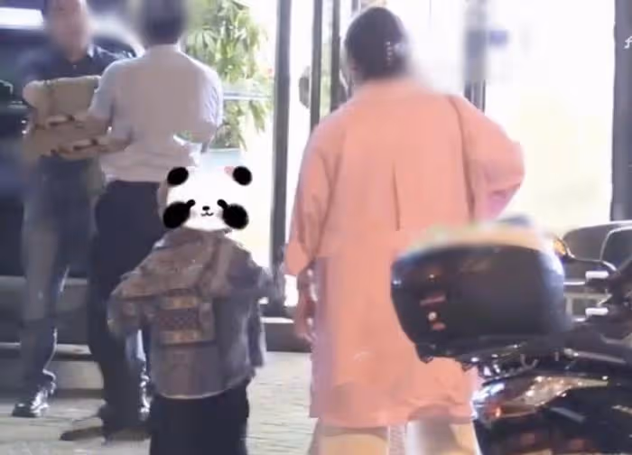 沈騰夫妻合體!帶兒子外出聚餐,王琦依然富態,兒子胖乎乎很可愛