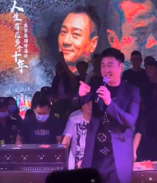3屆視帝黎耀祥酒吧掙錢,扭腰擺胯表演賣力,被曝一場演出賺7萬
