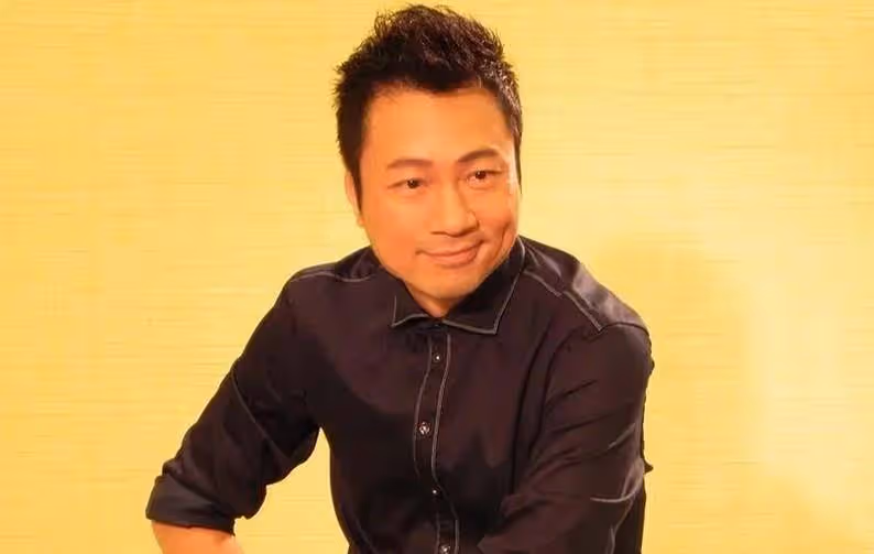 3屆視帝黎耀祥酒吧掙錢,扭腰擺胯表演賣力,被曝一場演出賺7萬