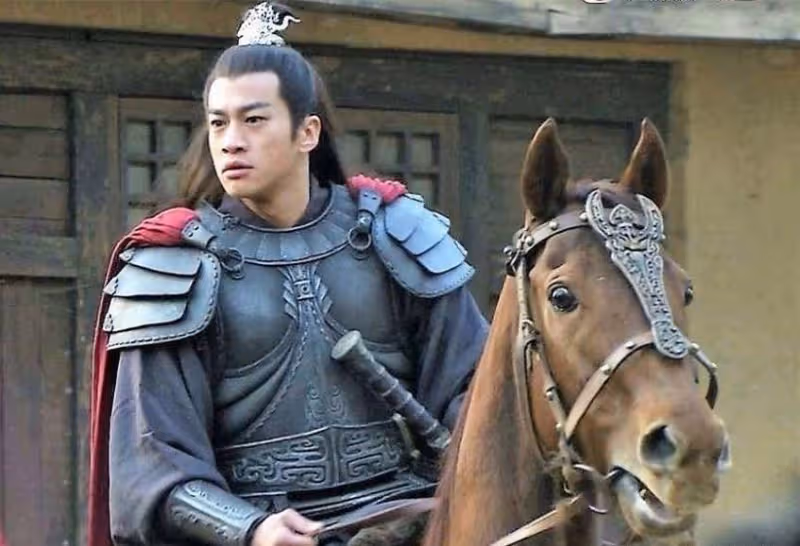 從歌手到演員,因飾演步驚雲而走紅,46歲的何潤東大秀肌肉身材