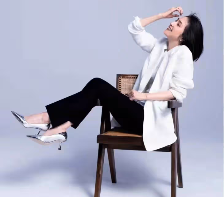 女人不管30歲還是50歲,都少穿這3雙「掉價鞋」!試試另外3雙
