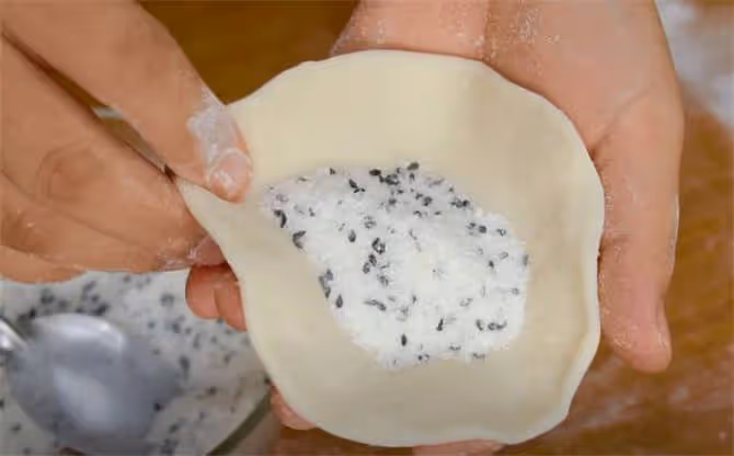 糖餅最簡單的做法,不發麵不醒面,皮薄不流糖,放3天都不硬