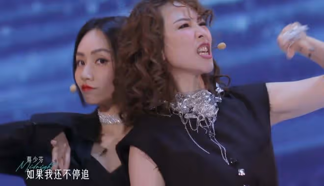 謝娜組《面紗》差評一片， 唱歌拉胯跳舞不齊，連帶張藝興被吐槽