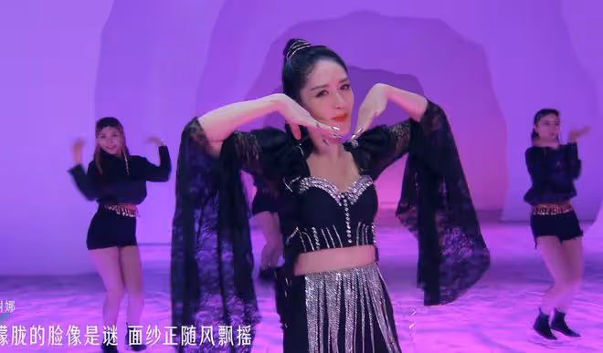 謝娜組《面紗》差評一片, 唱歌拉胯跳舞不齊,連帶張藝興被吐槽