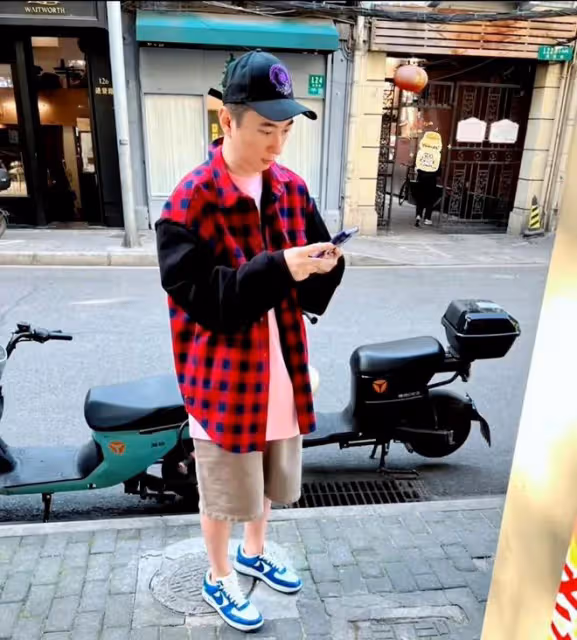 王思聰：高調現身，戴千萬名表炫耀，根本不理解他爸爸現在的處境