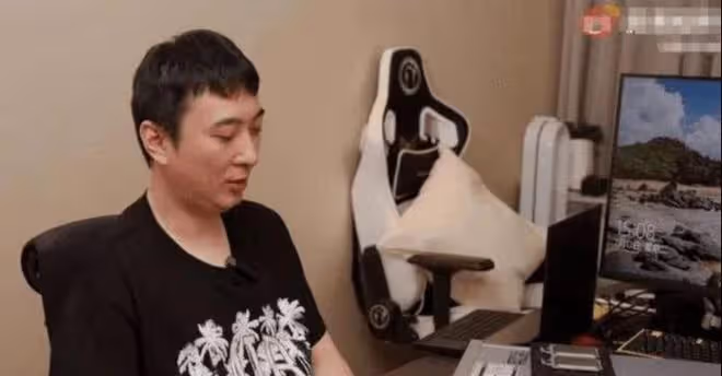 王思聰:高調現身,戴千萬名表炫耀,根本不理解他爸爸現在的處境