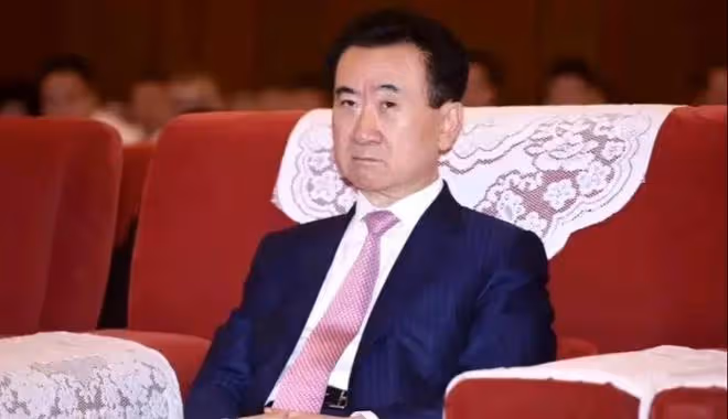 王思聰:高調現身,戴千萬名表炫耀,根本不理解他爸爸現在的處境