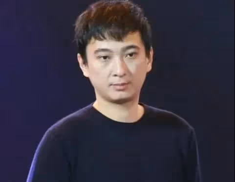 王思聰:高調現身,戴千萬名表炫耀,根本不理解他爸爸現在的處境