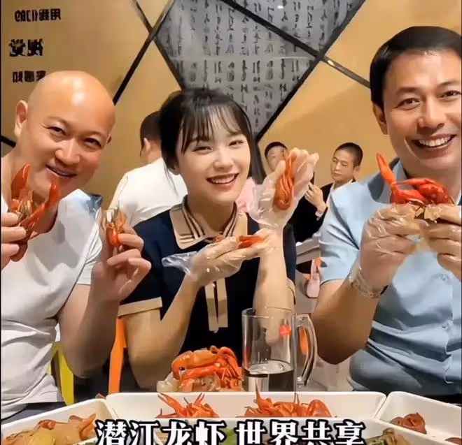 挖呀挖黃老師:形象崩塌後徹底放飛自我,不怕被看嘴起皮牙少兩顆