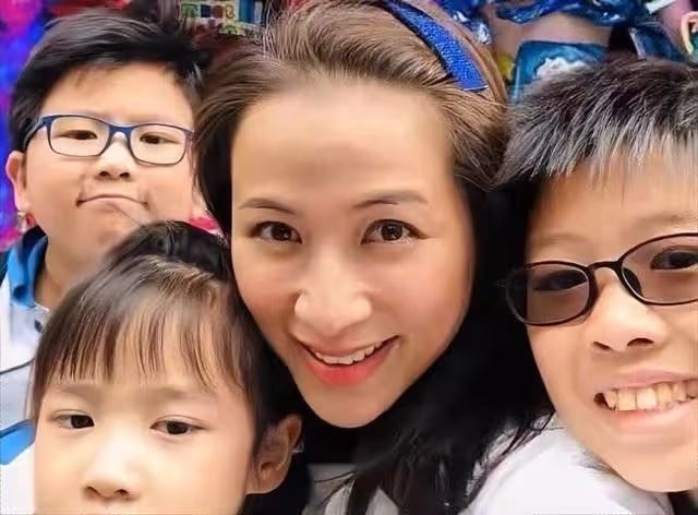 香港知名女星在內地復出,近照撞樣劉嘉玲,參加商演被老闆揩油