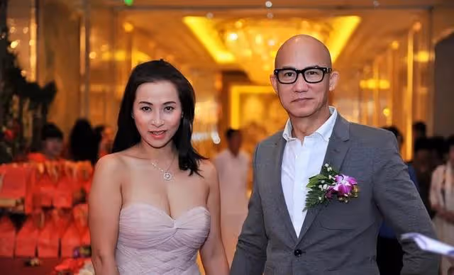 香港知名女星在內地復出,近照撞樣劉嘉玲,參加商演被老闆揩油