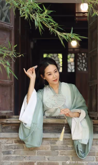TVB「御用寡婦」曬烏鎮遊玩美照!穿漢服氣質佳,與富商未婚已育