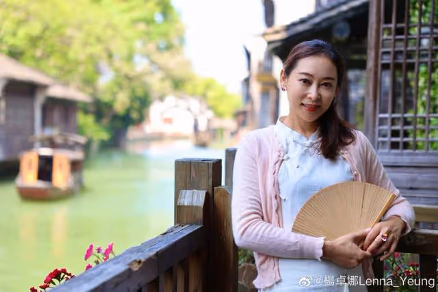 TVB「御用寡婦」曬烏鎮遊玩美照!穿漢服氣質佳,與富商未婚已育