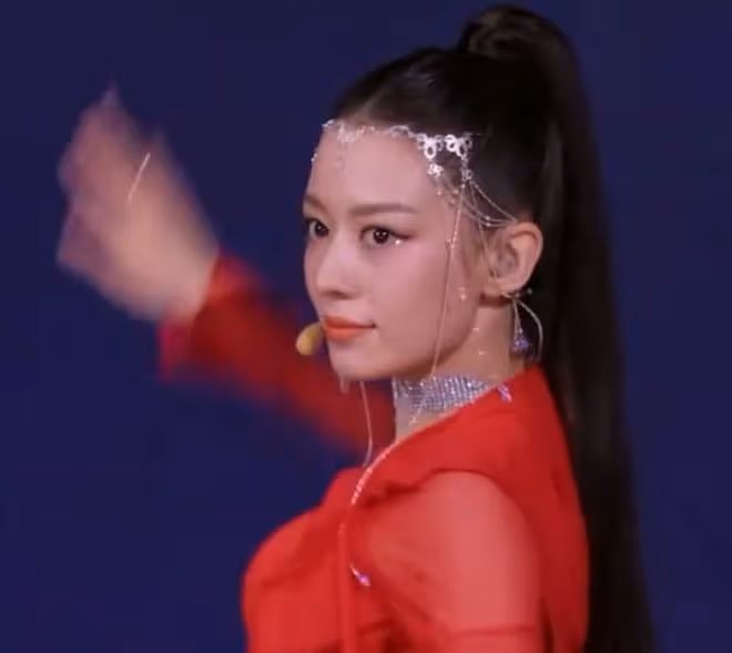 《乘風》二公舞台看點,《面紗》被吐槽難聽,謝娜一開口太出戲