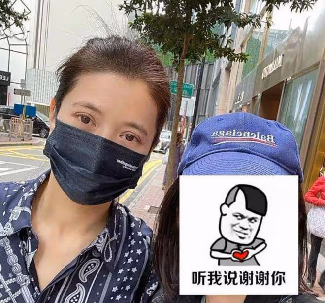 杜拜偶遇張智霖袁詠儀,與粉絲聊天笑容滿面,張智霖儀態遭吐槽