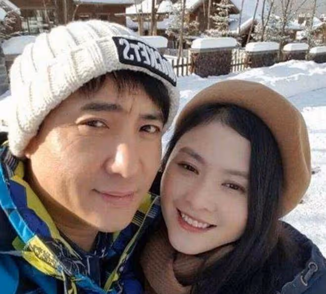 沈騰一家三口與好友聚餐,王琦身材圓潤顯富態,四歲兒子活潑好動