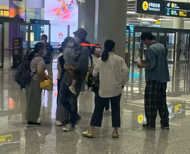 郭碧婷帶娃現身杭州,打扮隨意髮際線後移,近照憔悴被指像素人