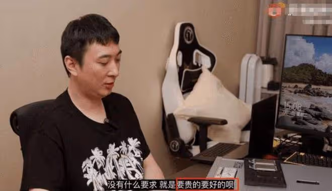 王思聰再次炫富,曬900萬限量款名表,蹺二郎腿生活愜意