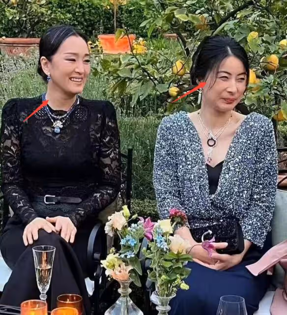 鞏俐郭晶晶參加珠寶晚宴,鞏俐氣場強大,郭晶晶笑容靦腆顯拘謹