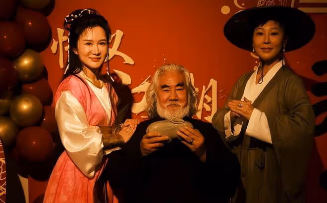 杜星霖為張紀中辦壽宴，扮演「黃蓉」帶姐妹團一起為老爺子慶賀