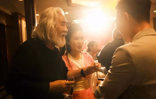 杜星霖為張紀中辦壽宴，扮演「黃蓉」帶姐妹團一起為老爺子慶賀