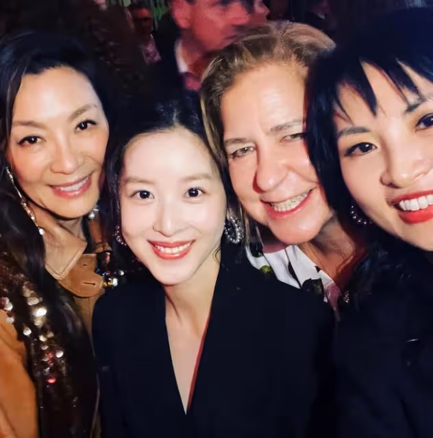 章澤天出席坎城晚宴，黑裙包裹凸起的小腹，懷孕第3胎引發猜測