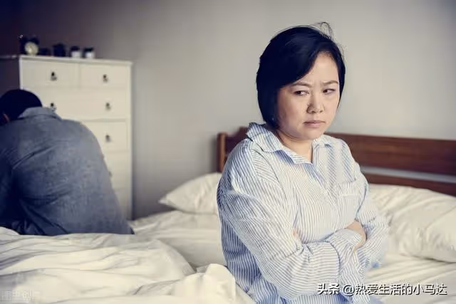 我退休躺平5年了,感覺很自在,可去了一趟堂姐家,我卻後悔了