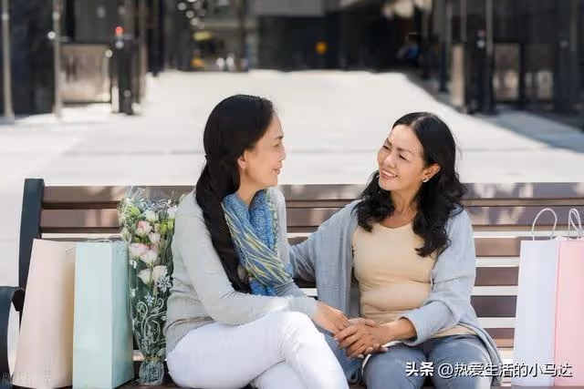我退休躺平5年了,感覺很自在,可去了一趟堂姐家,我卻後悔了
