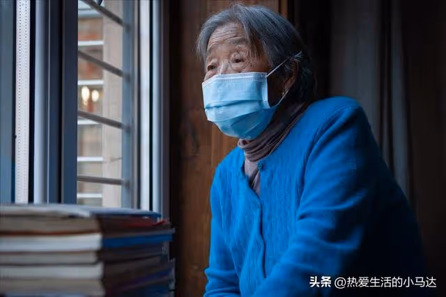 75歲繼母跟我養老10年沒出1分錢,臨終前的一封信,讓我恍然大悟