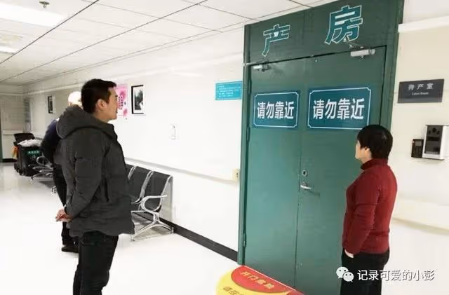 孕婦艱難產下3胞胎,婆婆卻在產房外大罵,丈夫一氣之下提出離婚