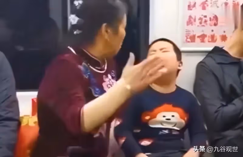 4歲孫子在商場打碎香水,被奶奶打斷鼻骨,如今11歲從不看望奶奶