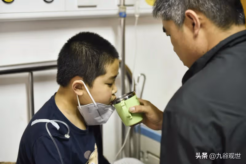4歲孫子在商場打碎香水,被奶奶打斷鼻骨,如今11歲從不看望奶奶