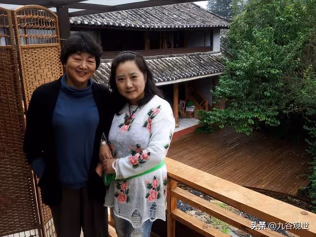 55歲阿姨,退休後旅遊半個月花17萬,半年後回家,被兒媳趕出家門