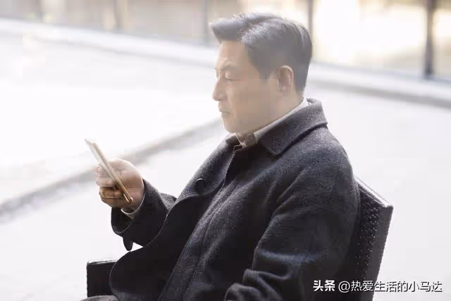 在我家寄宿兩年的表弟,考上大學後10年沒聯繫,如今卻突然找到我